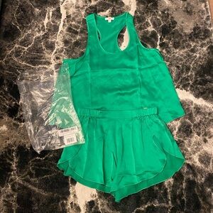 New without tags Green Lunya tulip set